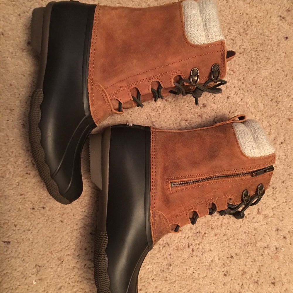 NEW SPERRY duck boots brown size 8
